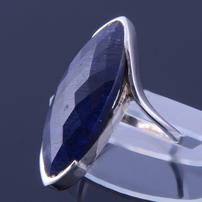 Кольцо серебро с сапфиром "Стилус"
