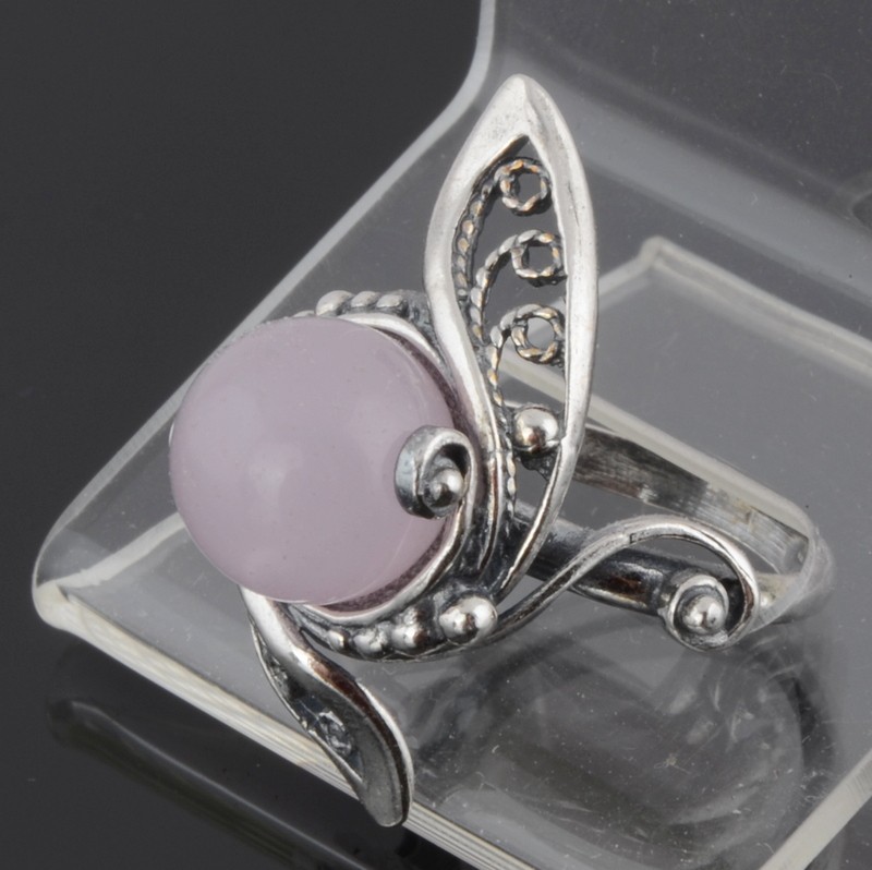 Кольцо с розовым кварцем "Лагуна"