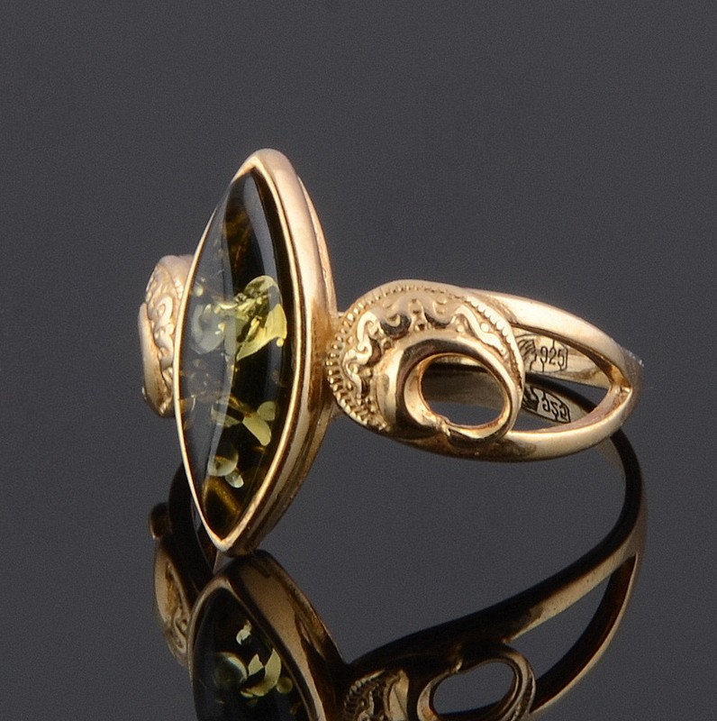 Кольцо серебро с позолотой и янтарем "Мадита"