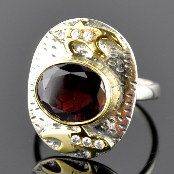 Кольцо серебро с позолотой с гранатом Галия скНГР-5507