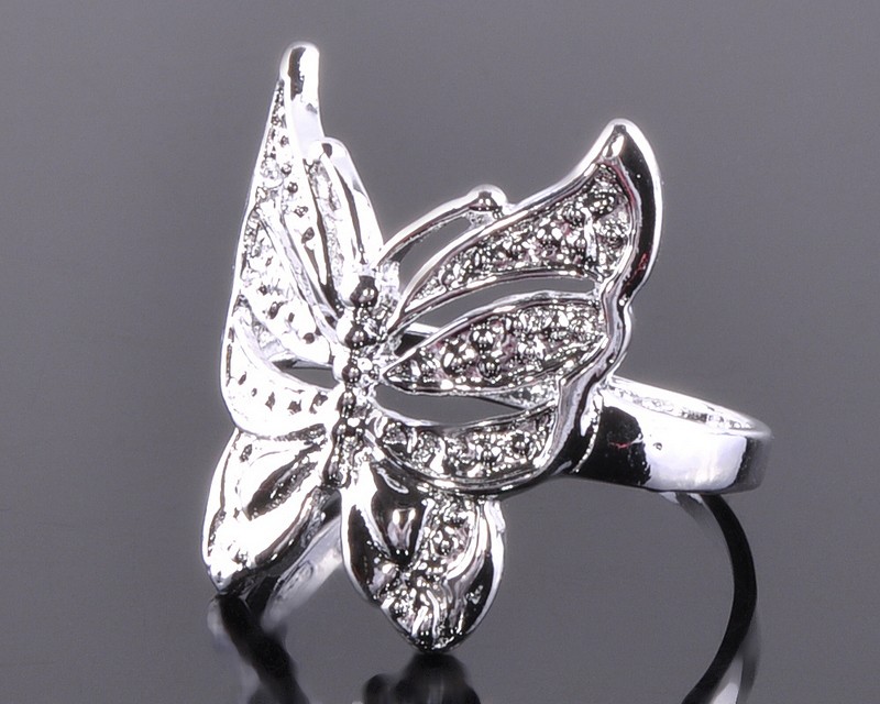 Кольцо из ювелирного сплава с посеребрением "Бабочка"