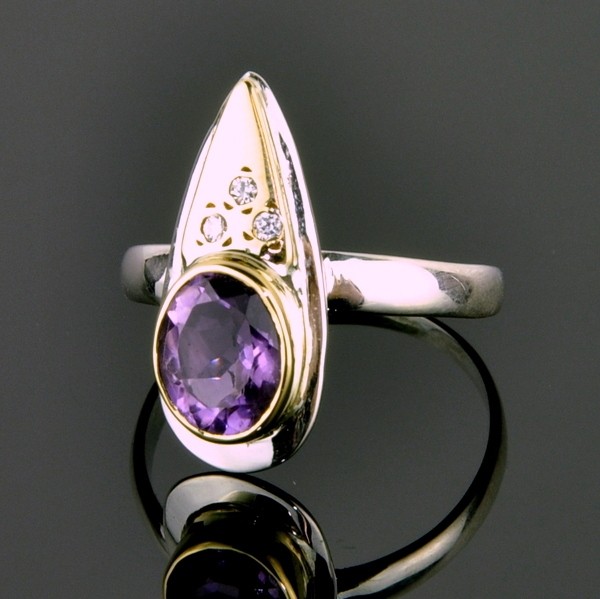 Кольцо серебро с золотым покрытием с аметистом Акапелла скНАМ-4117
