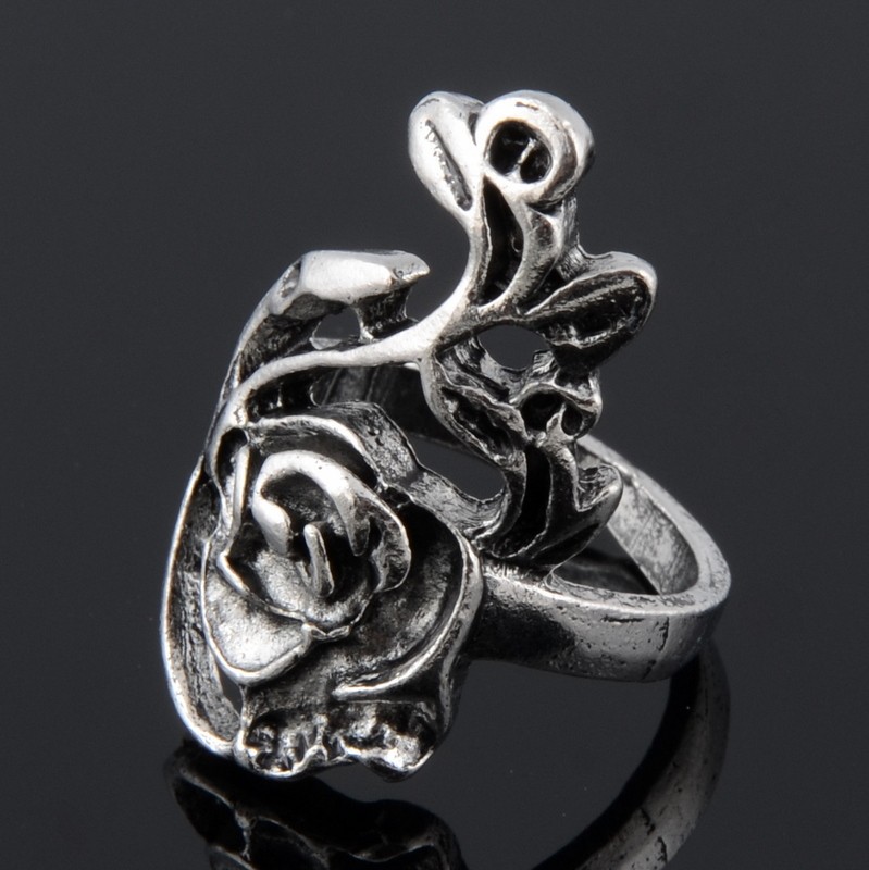 Кольцо из ювелирного сплава "Роза"