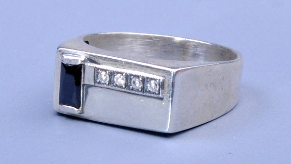 Кольцо серебро с фианитами "Наполеон"
