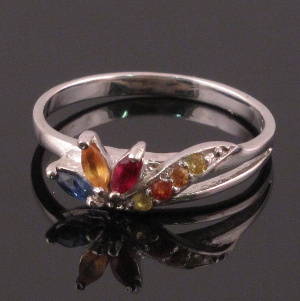 Кольцо серебро с цветным сапфиром "Прелесть"