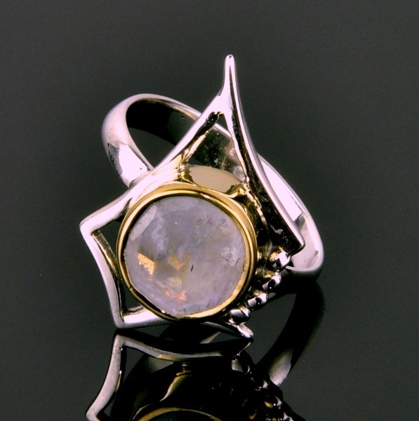 Кольцо серебро с лунным камнем Арабеска скНЛК-4136