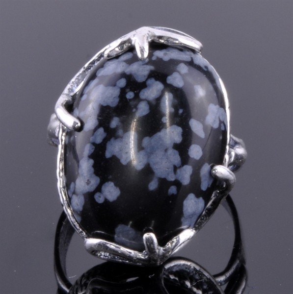 Кольцо со снежным обсидианом Вираж кНОБ-9445