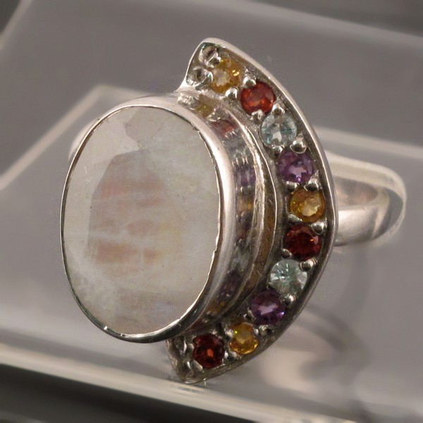 Кольцо серебро с лунным камнем(адуляром) и самоцветами "Месяц"