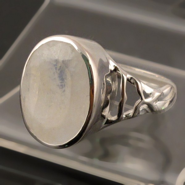 Кольцо серебро с лунным камнем (адуляром) "Флоренция"