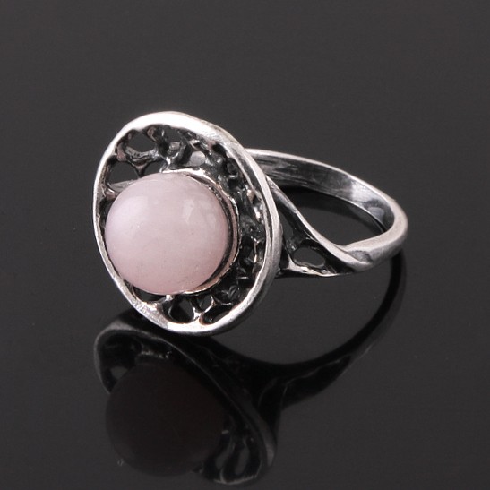 Кольцо с розовым кварцем "Кувшинка"