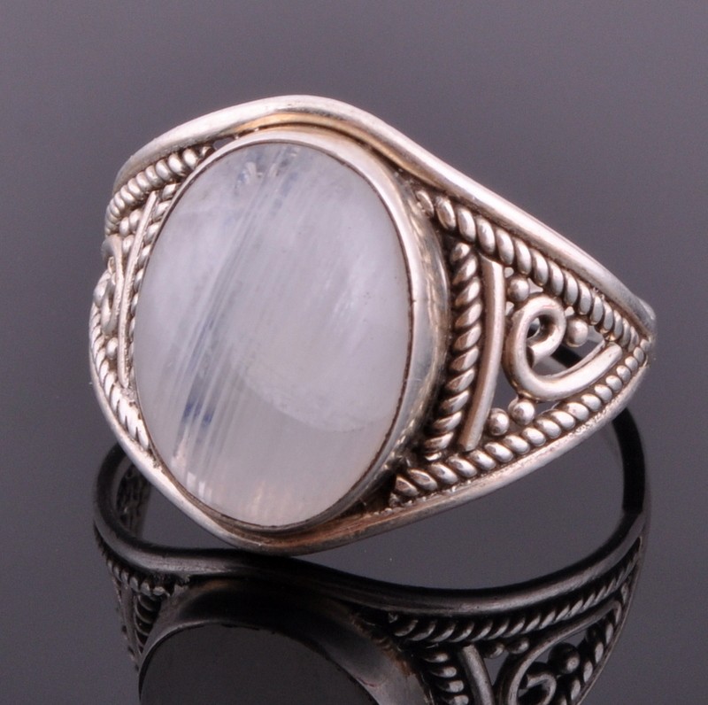 Кольцо серебро с лунным камнем (адуляром) "Тамир"