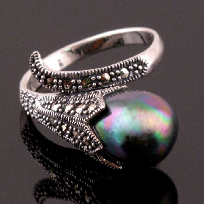 Кольцо серебро с жемчугом-майорка и марказитами "Колокольчик"