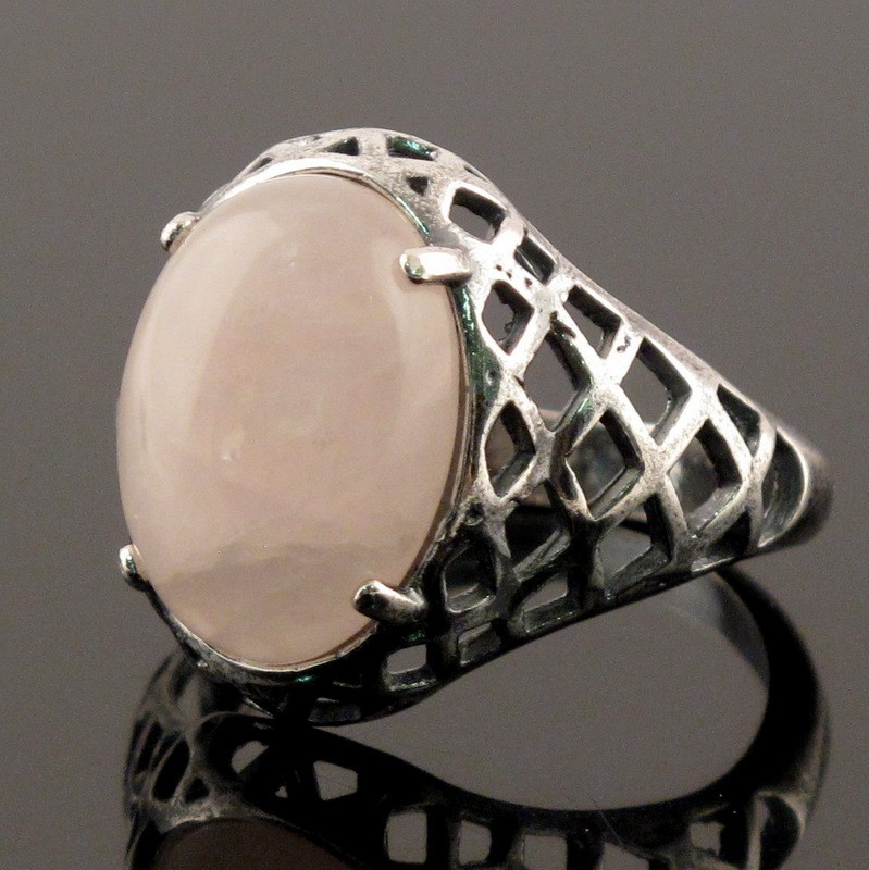 Кольцо с розовым кварцем "Фасетта"