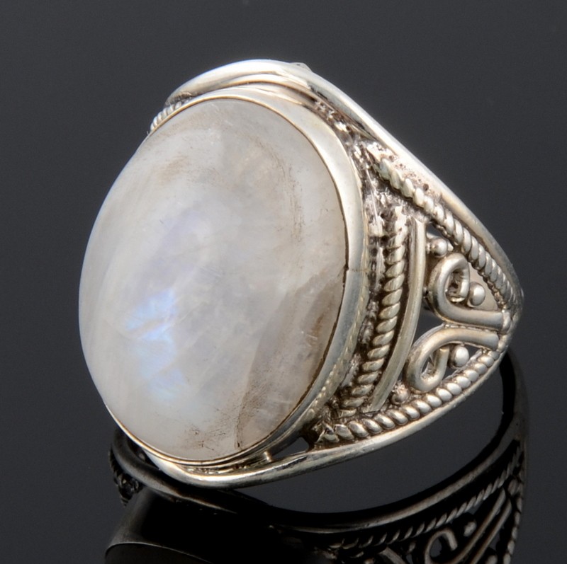Кольцо серебро с лунным камнем (адуляром) "Снежная Королева"