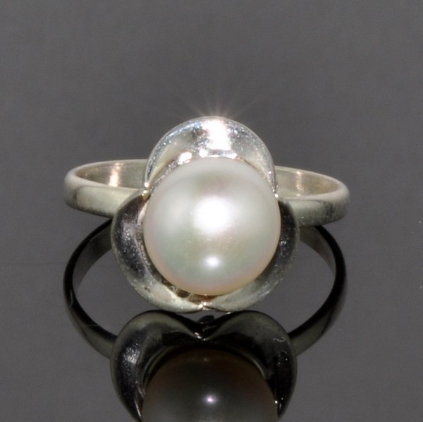 Кольцо серебро с жемчугом Лютик скНЖМ-4538