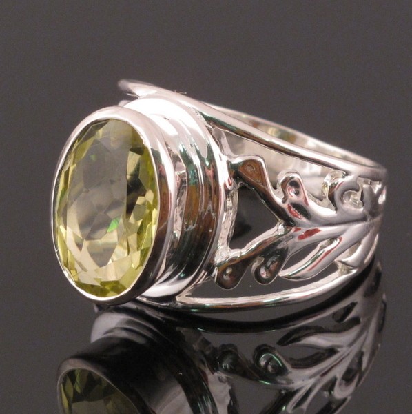 Кольцо серебро с хризолитом "Флоренция"