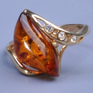 Кольцо серебро с позолотой и янтарем Парусник скНЯН-6420