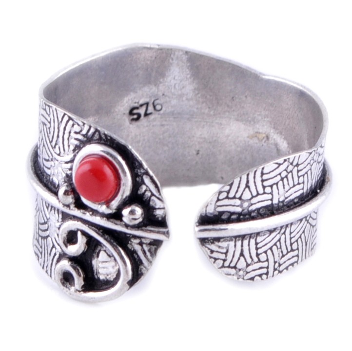 Кольцо серебро с кораллом "Хинди"