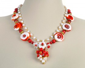 Бусы из коралла, жемчуга, полимерной глины и перламутра "Само Очарование"