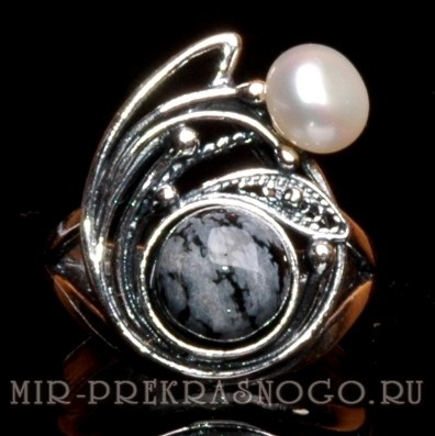 Кольцо со снежным обсидианом и жемчугом Фея кНОБ-441