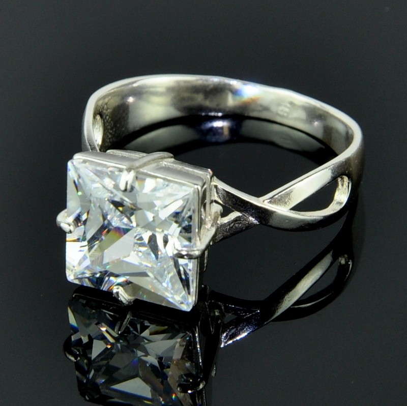 Кольцо серебро с фианитами Румба скНФН-1115ф