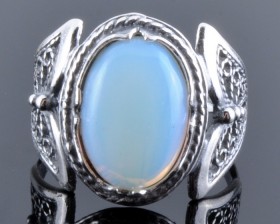 Кольцо с лунным камнем "Батерфляй"