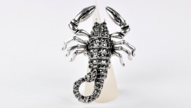 Кольцо со стразами  Скорпион кКМ-8068-ОТШ