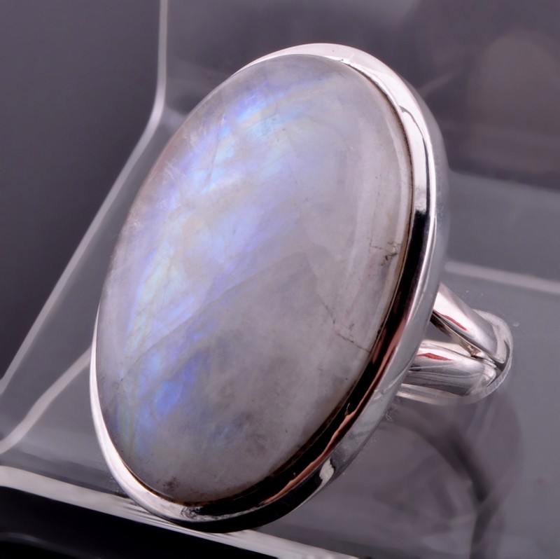 Кольцо серебро с лунным камнем (адуляром) "Галос"