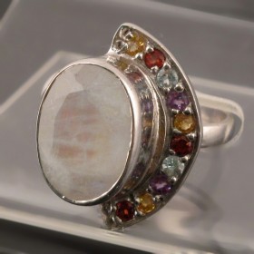 Кольцо серебро с лунным камнем(адуляром) и самоцветами &quot;Месяц&quot;