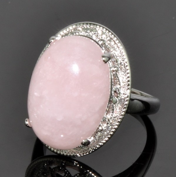 Кольцо из розового кварца