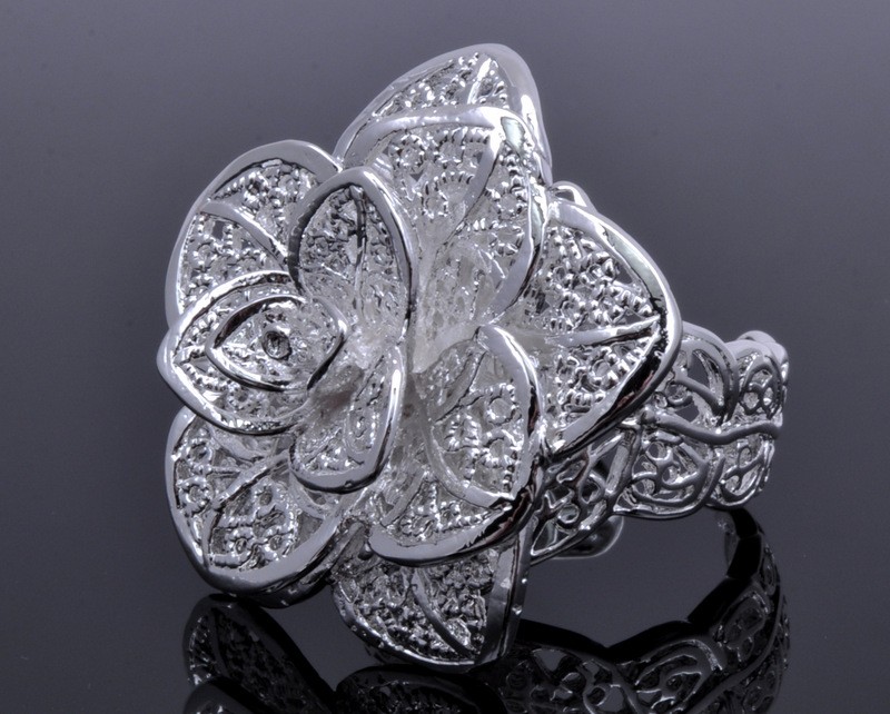 Кольцо из серебра "Цветок"