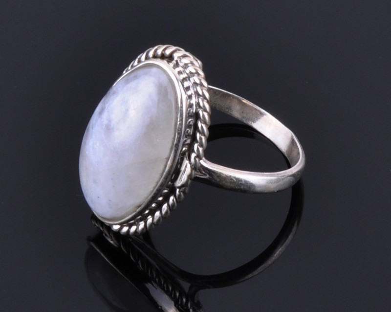 Кольцо серебро с лунным камнем "Мартисса"